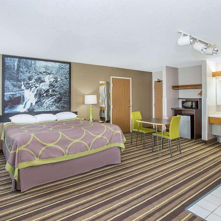 Super 8 By Wyndham Brookings Hotell Exteriör bild