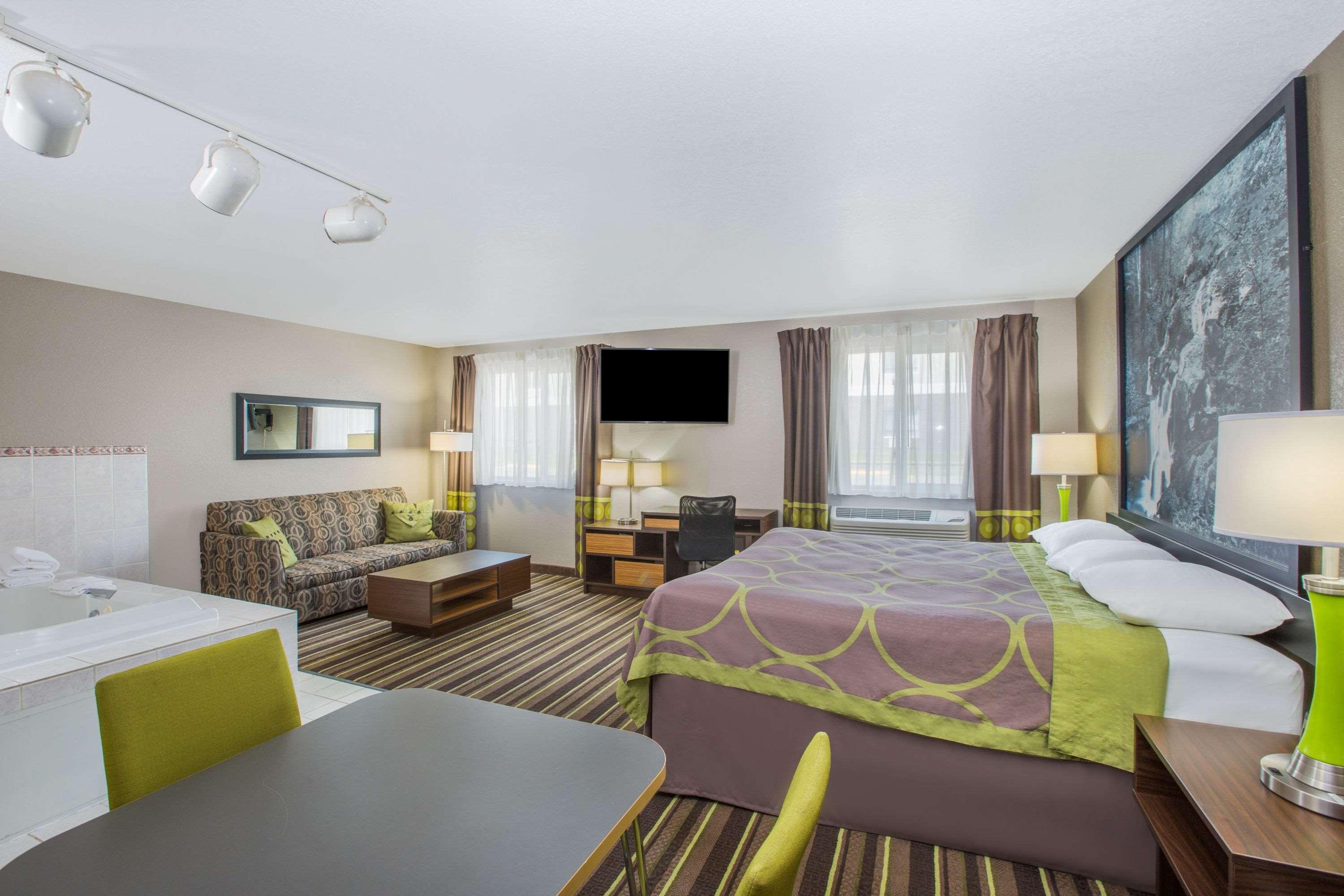 Super 8 By Wyndham Brookings Hotell Exteriör bild