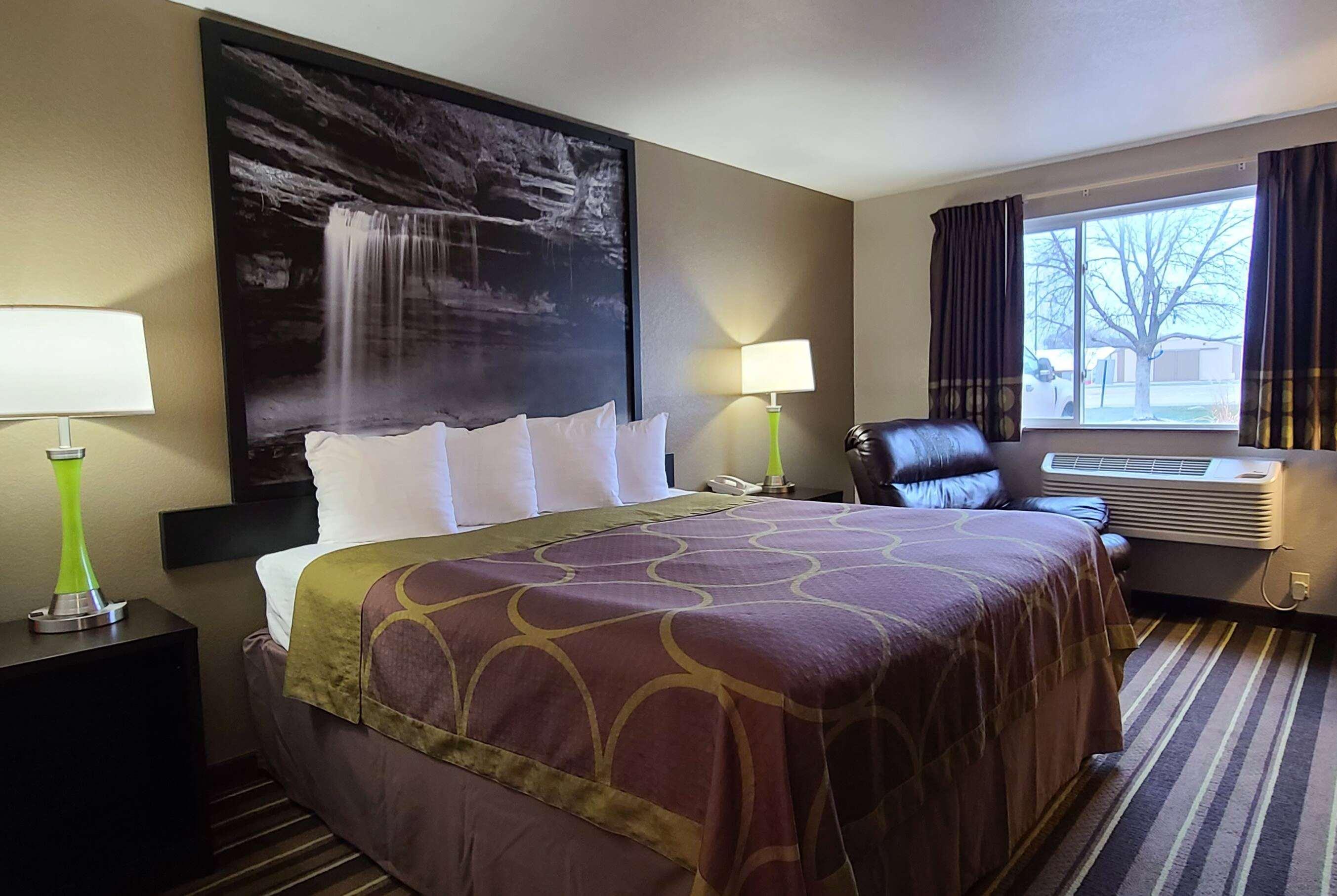 Super 8 By Wyndham Brookings Hotell Exteriör bild