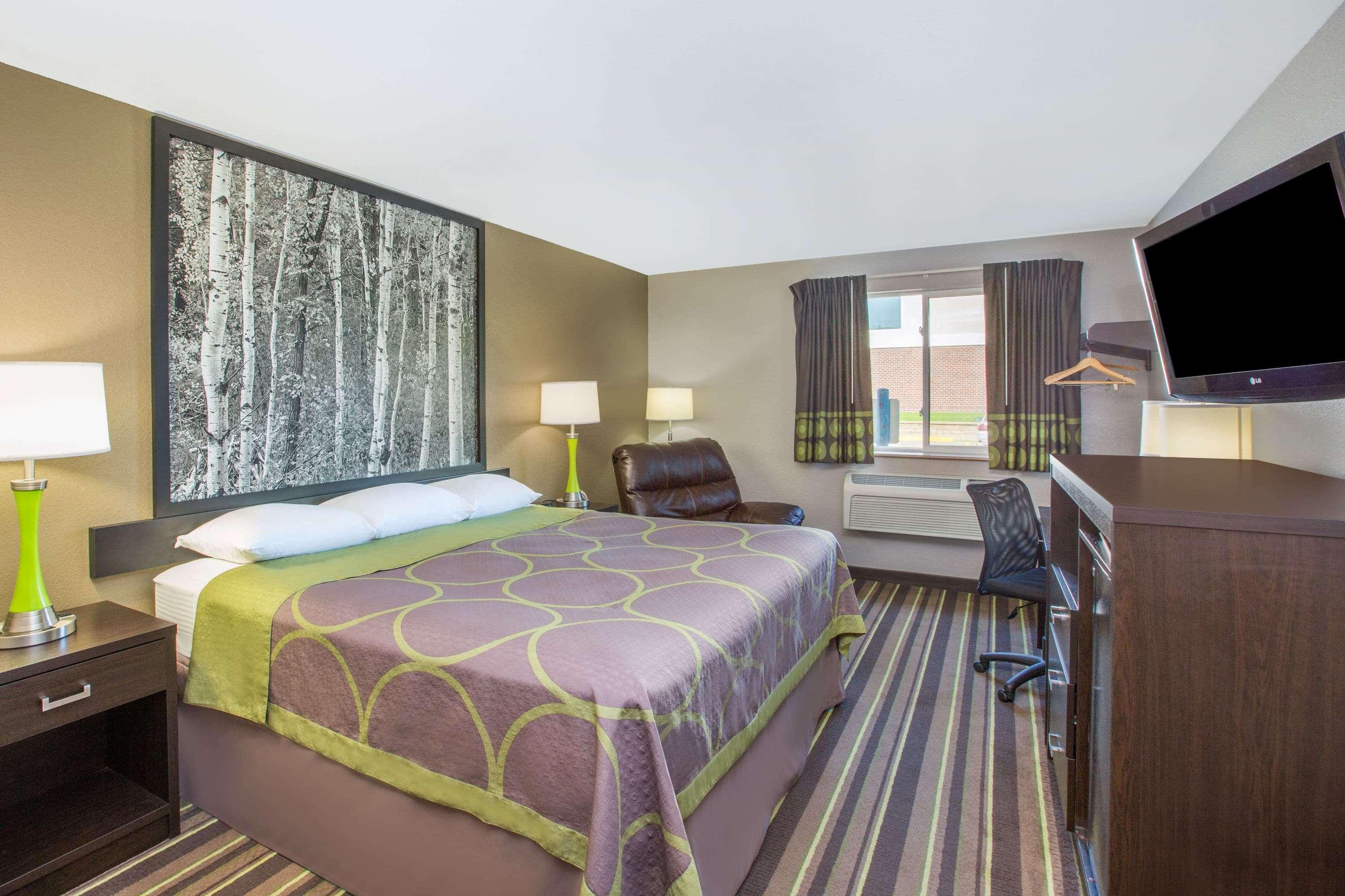 Super 8 By Wyndham Brookings Hotell Exteriör bild