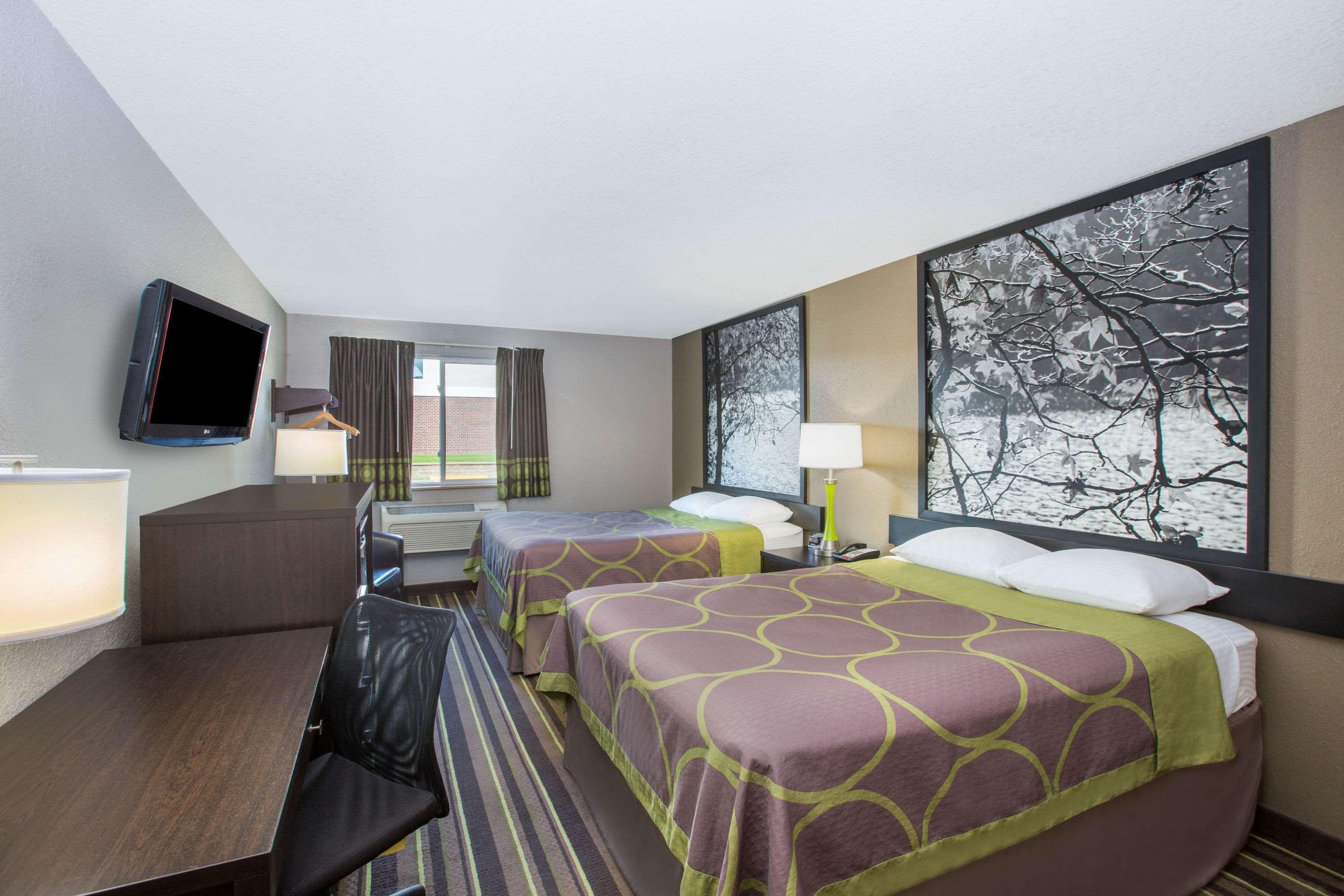Super 8 By Wyndham Brookings Hotell Exteriör bild
