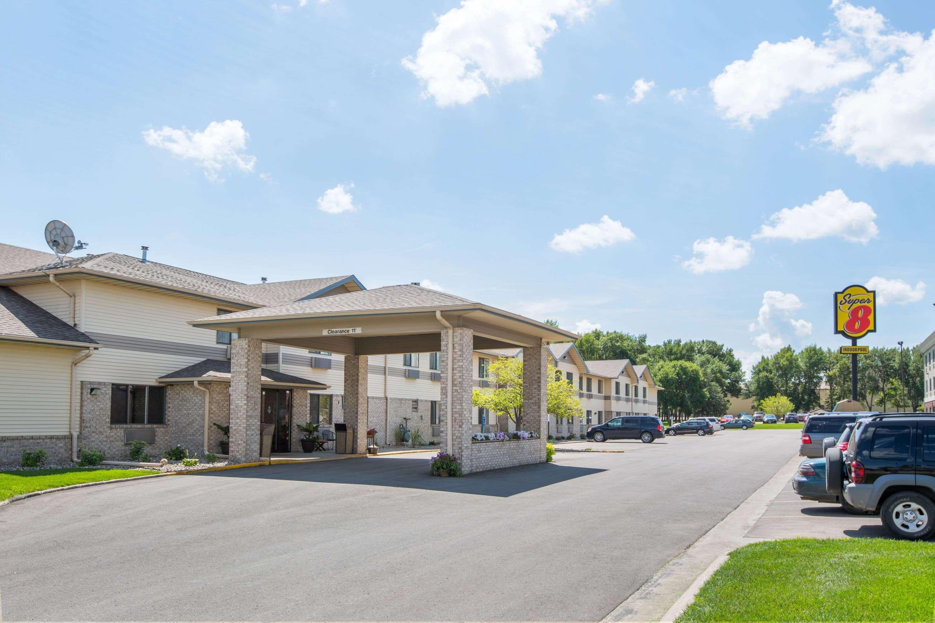 Super 8 By Wyndham Brookings Hotell Exteriör bild