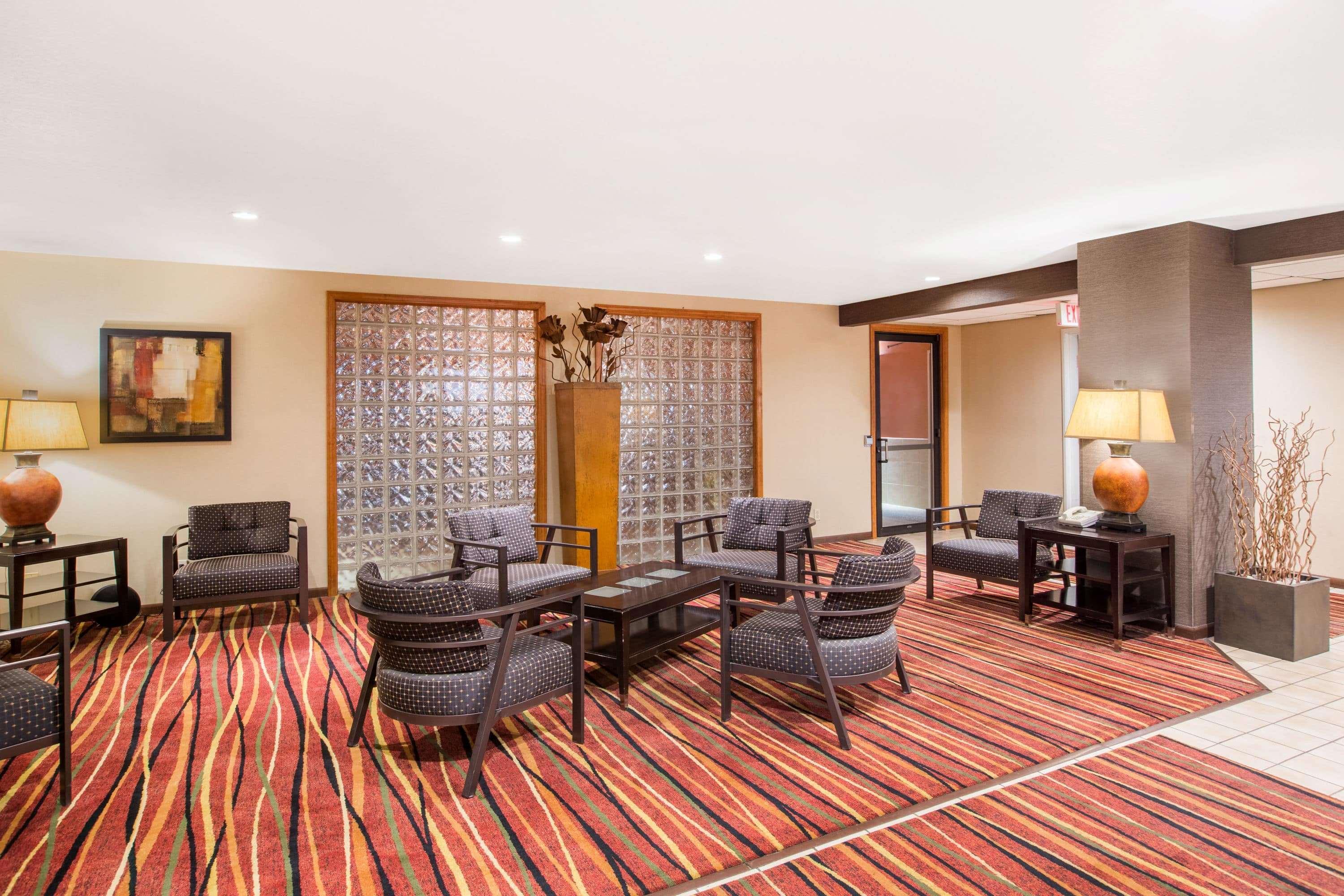 Super 8 By Wyndham Brookings Hotell Exteriör bild