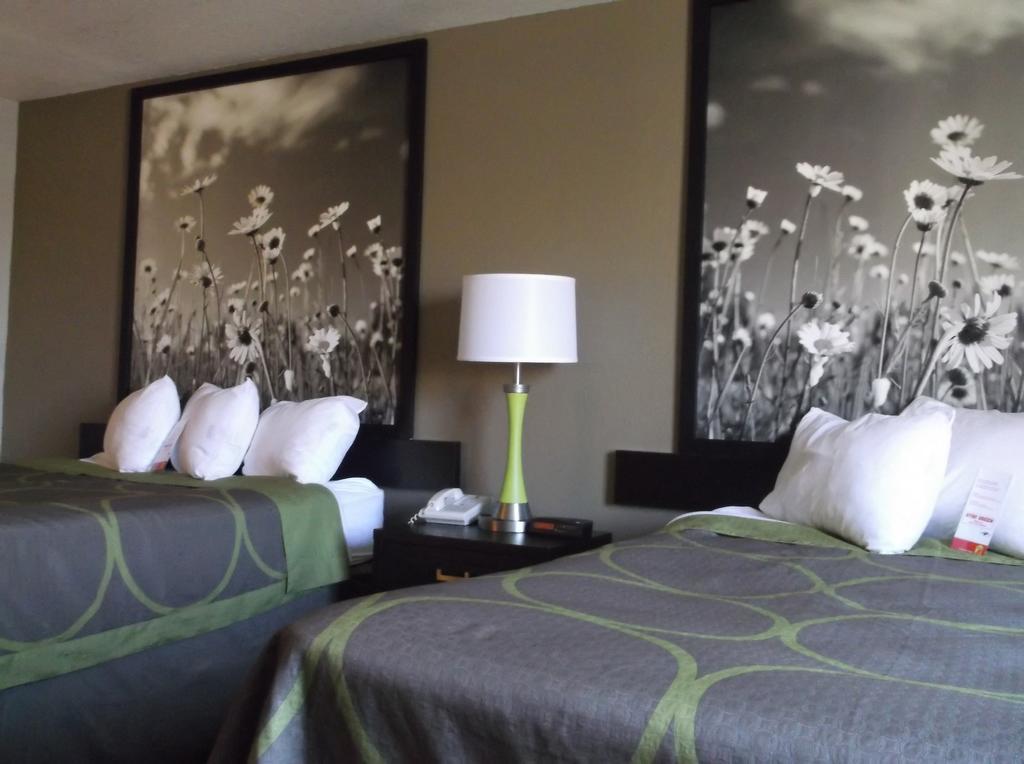 Super 8 By Wyndham Brookings Hotell Exteriör bild