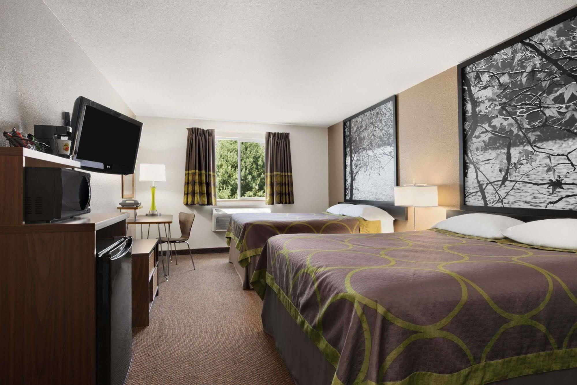 Super 8 By Wyndham Brookings Hotell Exteriör bild