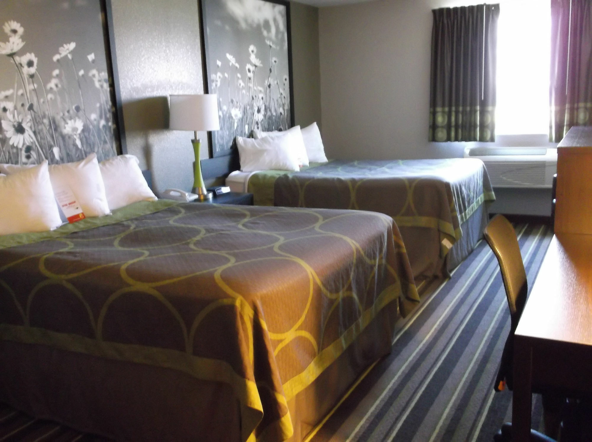 Super 8 By Wyndham Brookings Hotell Exteriör bild