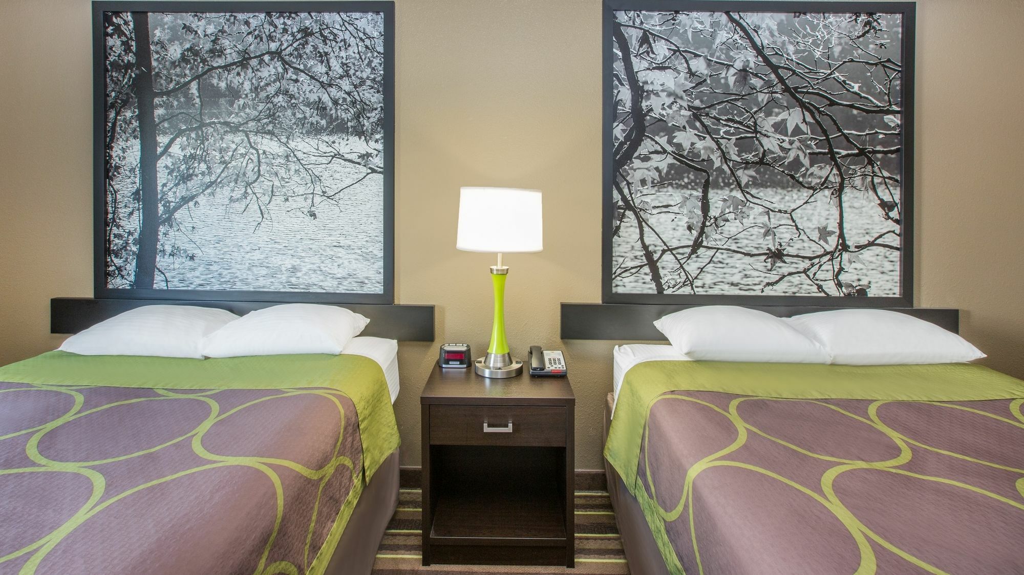 Super 8 By Wyndham Brookings Hotell Exteriör bild